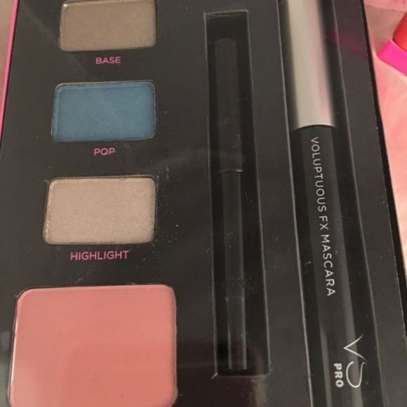 Victoria’s Secret Fall Face Kit Medium Tones Eyeshadow Blush SET - Picture 4 of 4